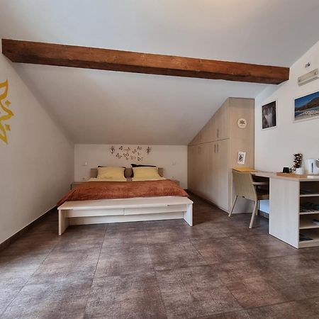Apartment And Rooms Hisa Sonca コバリード エクステリア 写真