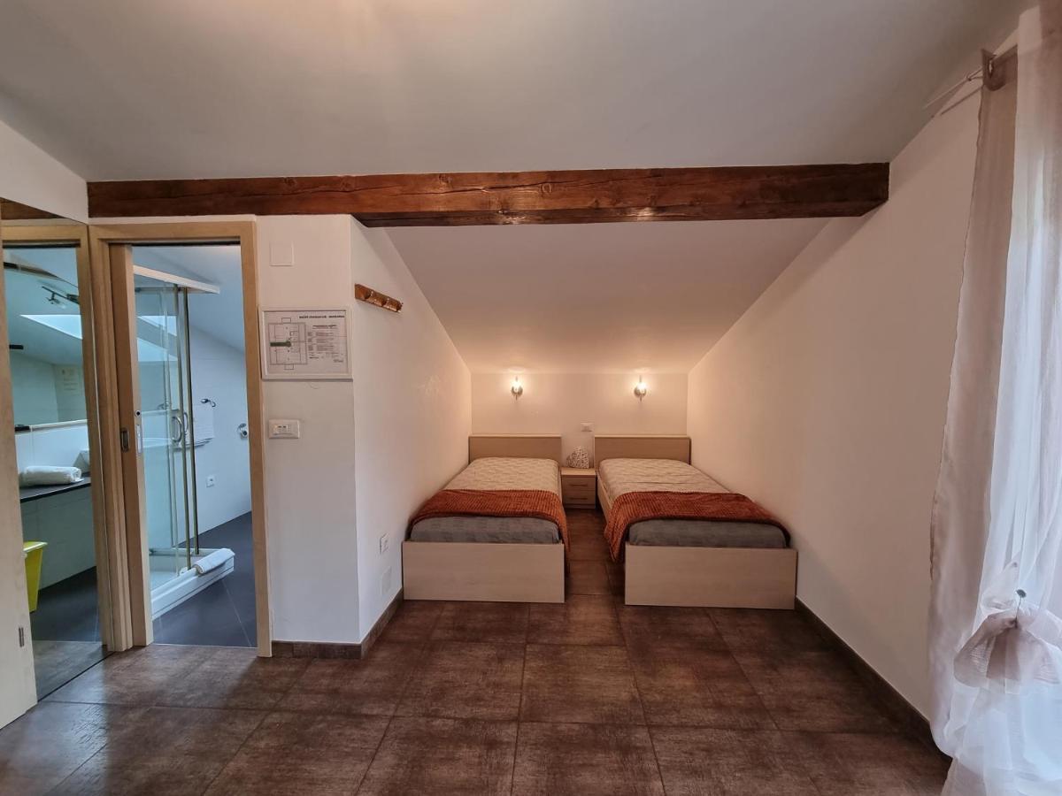 Apartment And Rooms Hisa Sonca コバリード エクステリア 写真
