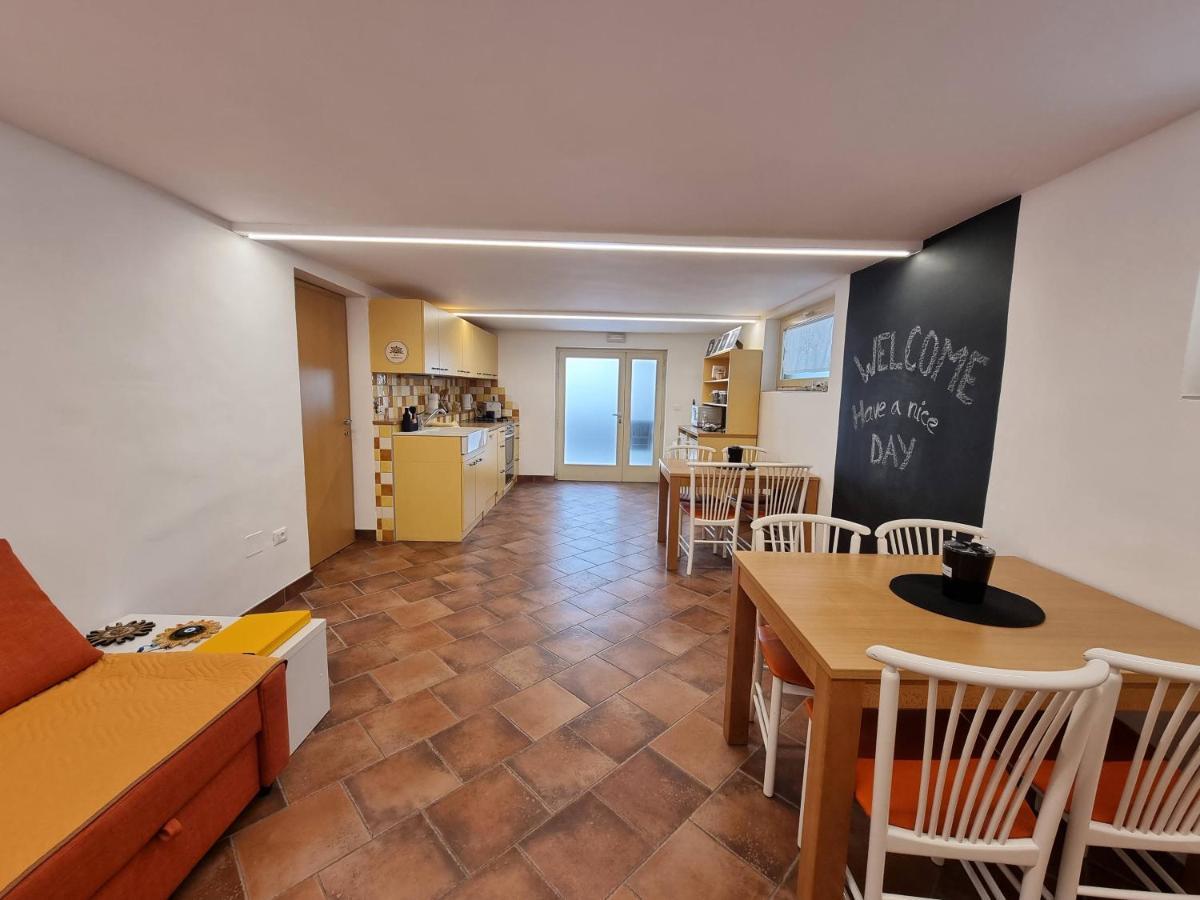 Apartment And Rooms Hisa Sonca コバリード エクステリア 写真