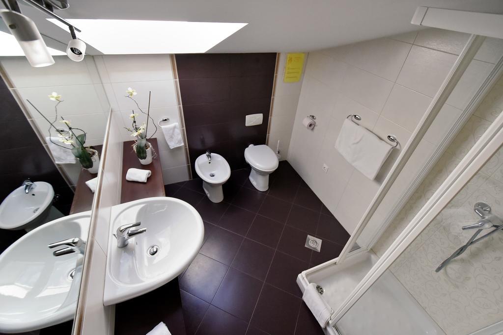 Apartment And Rooms Hisa Sonca コバリード 部屋 写真